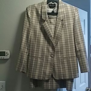 SKIRT SUIT